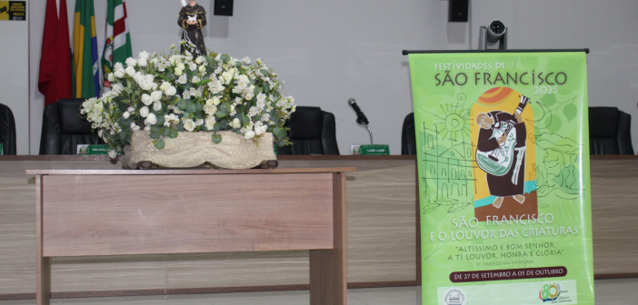 Peregrinação com imagem de São Francisco de Assis visita a Câmara Municipal de Monte Alegre.